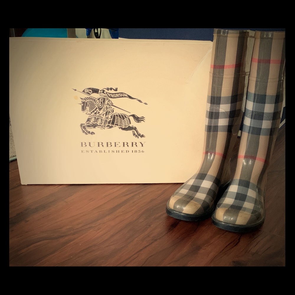 Burberry rain boots (size 37)